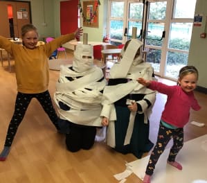 Building snowmen with toilet roll